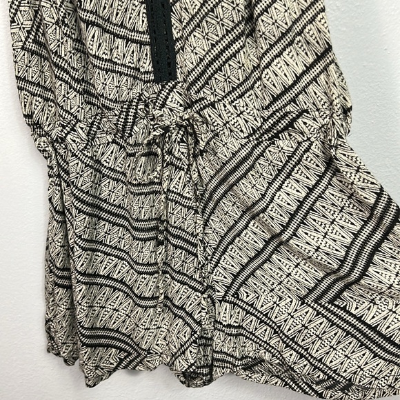 O’Neill Black & White Print Racerback V-Neck Drawstring Waist Shortalls Medium - Picture 4 of 10